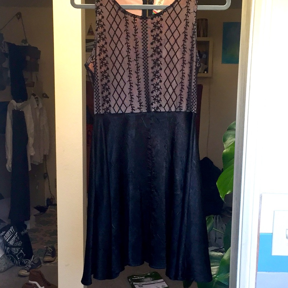 Mimi Chica medium dress lace nude black skirt